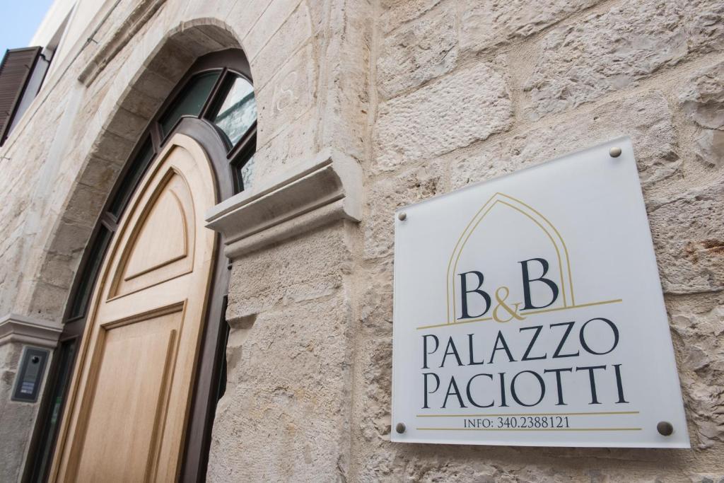 B&B Palazzo Paciotti Trani Esterno foto